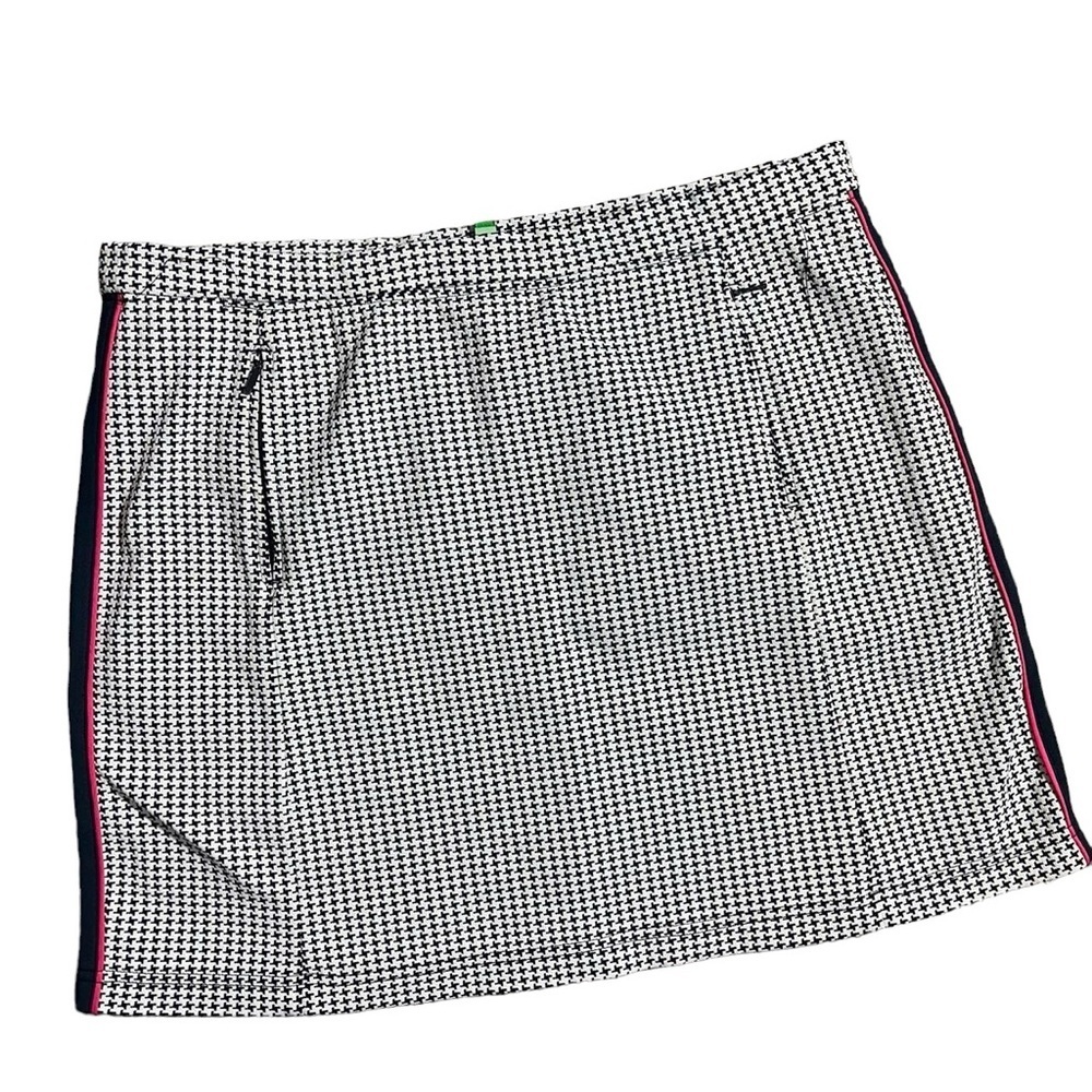 248- Latrge Tail Tech Performance black and white gingham skort